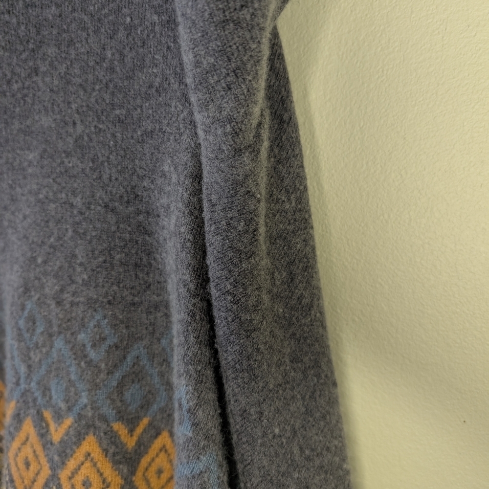 Gray Open Front Cardigan with Patterned Hem - Picture 9 of 16